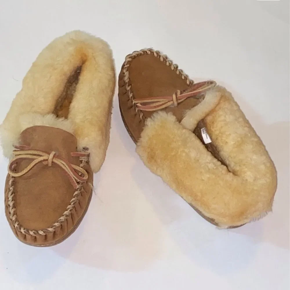 L.L. Bean Genuine Shearling Lam Premium Sude Upper Women's Tan Moccasin Slippers - Picture 2 of 7